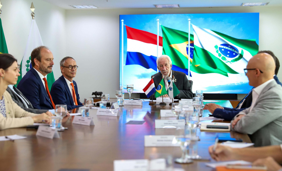 Darci Piana recebe embaixadores de Argentina, Austrália e Países Baixos