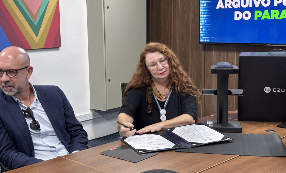 Estado anuncia projeto para digitalizar acervos do Arquivo Público do Paraná