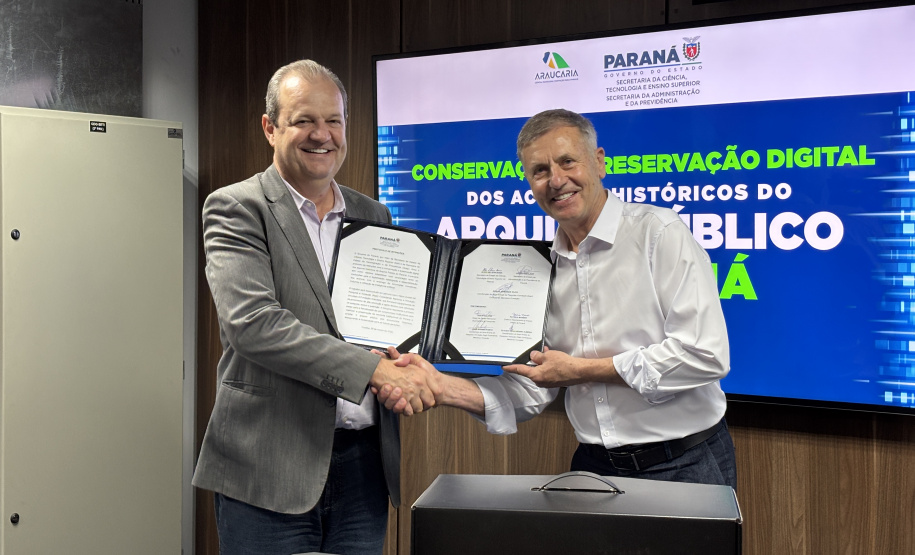Estado anuncia projeto para digitalizar acervos do Arquivo Público do Paraná