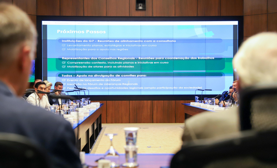 Governo discute construção dos Planos de Desenvolvimento Regional do Paraná