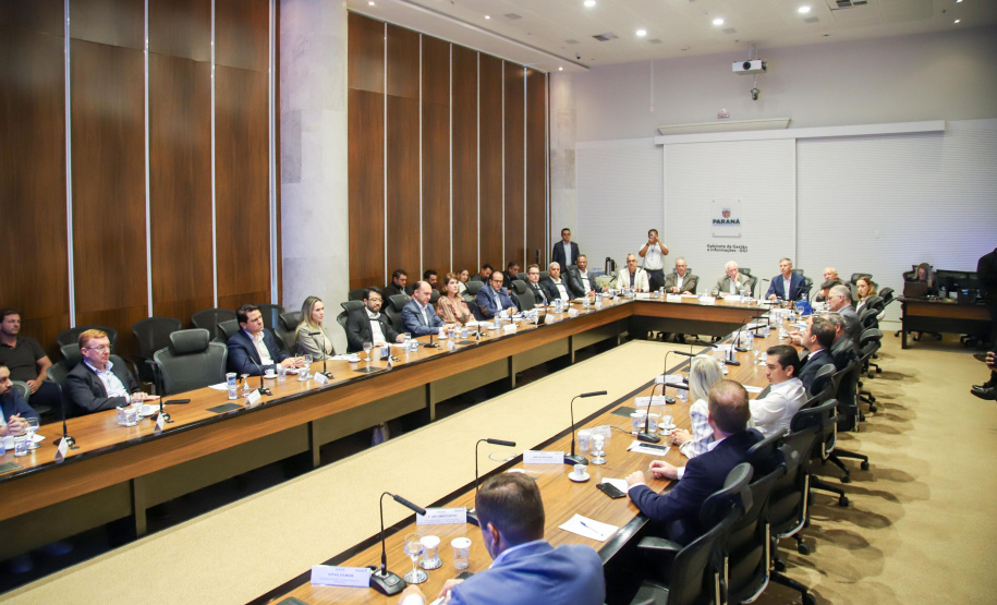 Governo discute construção dos Planos de Desenvolvimento Regional do Paraná