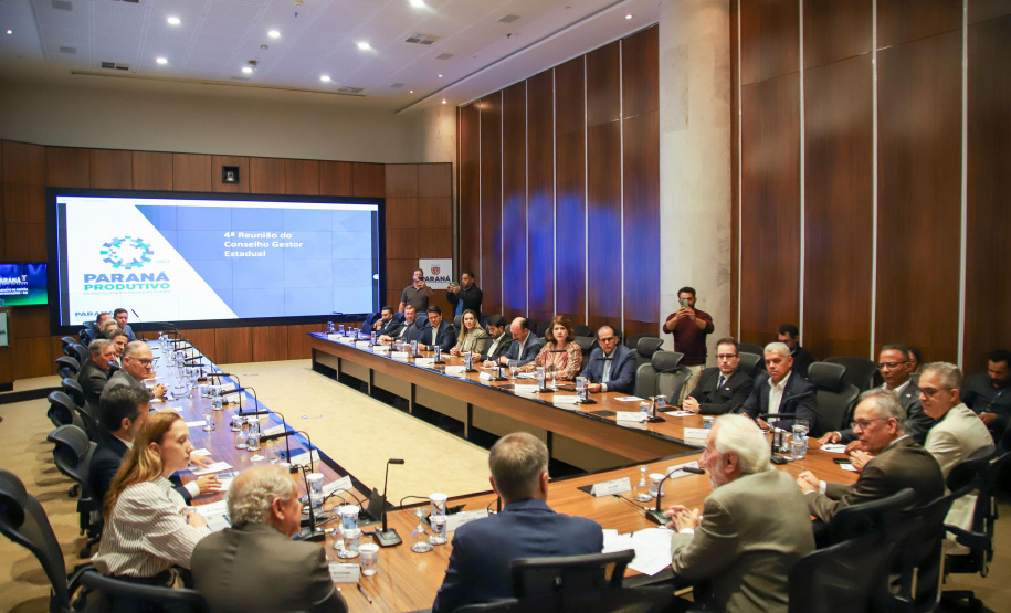 Governo discute construção dos Planos de Desenvolvimento Regional do Paraná