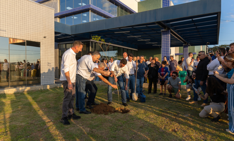 Ratinho Junior inaugura Ambulatório de Especialidades em Irati e autoriza novo Pronto Atendimento