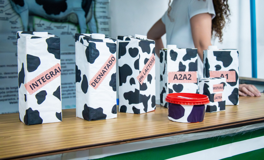 Fazendinha da ExpoLondrina apresenta projetos com leite e cuidados com animais