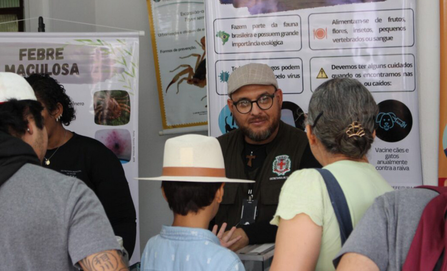 Fazendinha da ExpoLondrina apresenta projetos com leite e cuidados com animais