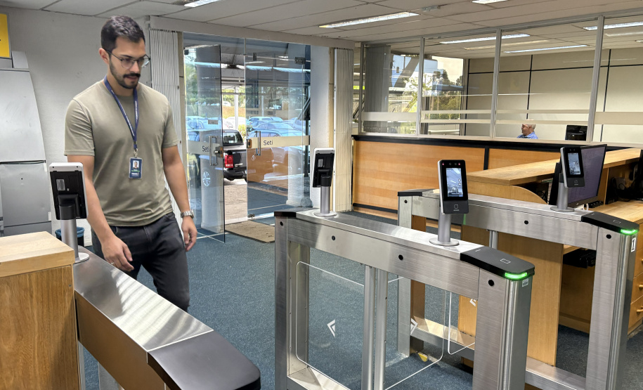 Governo do Paraná implanta reconhecimento facial para acesso a prédio público