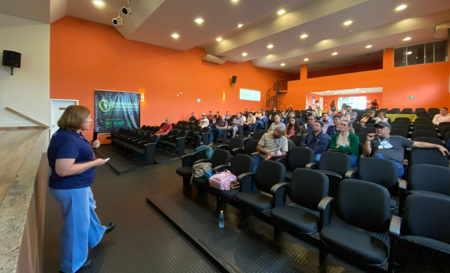 Adapar promove treinamento para controle de zoonoses em animais de produção