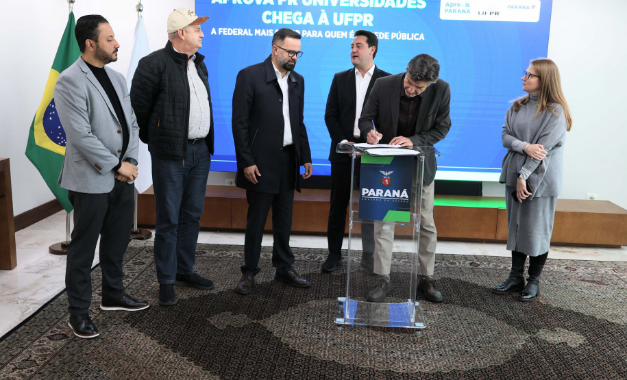 Aprova Paraná Universidades garante 10% das vagas da UFPR para alunos da rede estadual