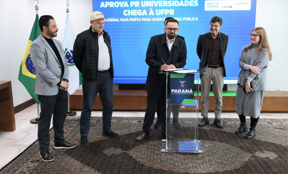 Aprova Paraná Universidades garante 10% das vagas da UFPR para alunos da rede estadual