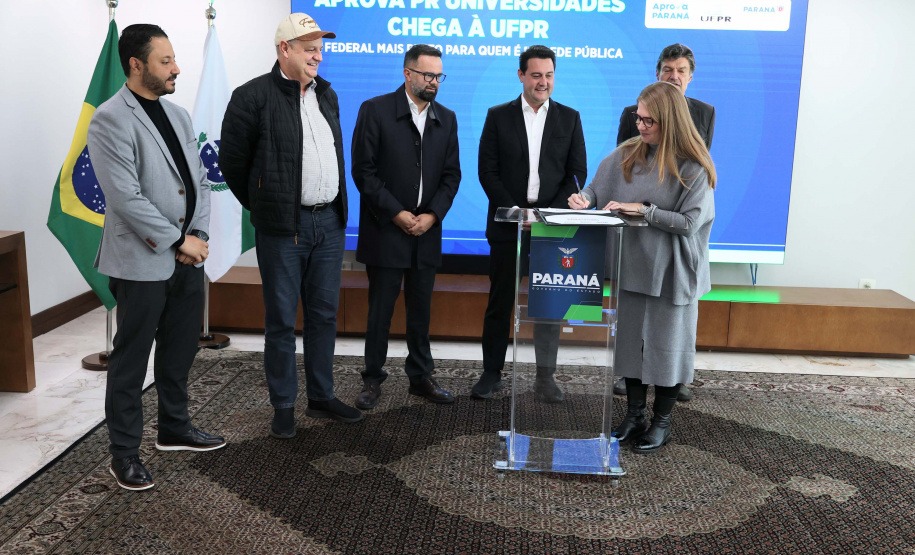 Aprova Paraná Universidades garante 10% das vagas da UFPR para alunos da rede estadual