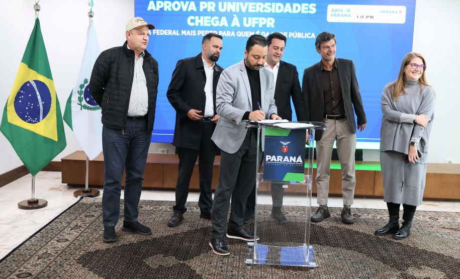 Aprova Paraná Universidades garante 10% das vagas da UFPR para alunos da rede estadual