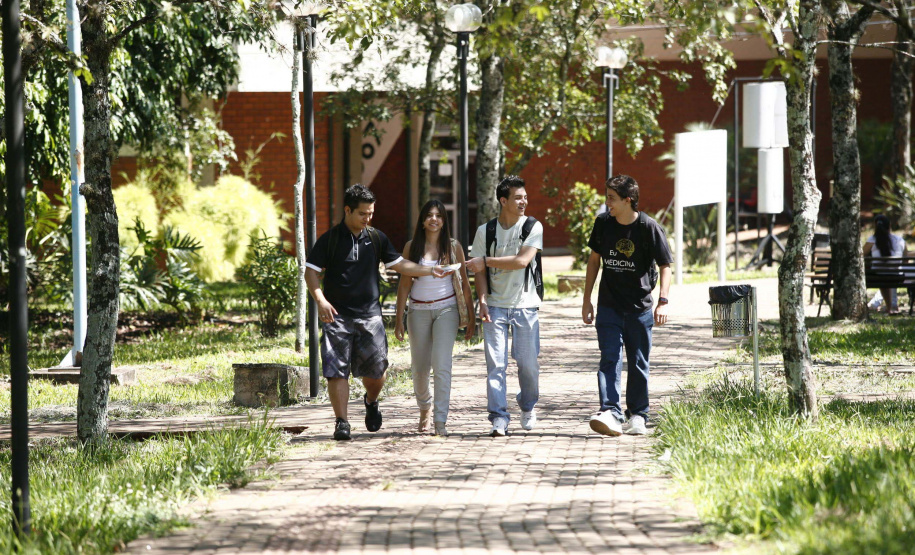 Polo de inovação da região Noroeste, UEM comemora 50 anos de reconhecimento federal