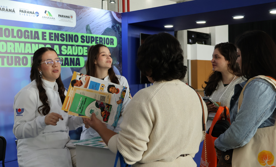 Paraná marca presença e apresenta exemplos em congresso nacional de nutrição