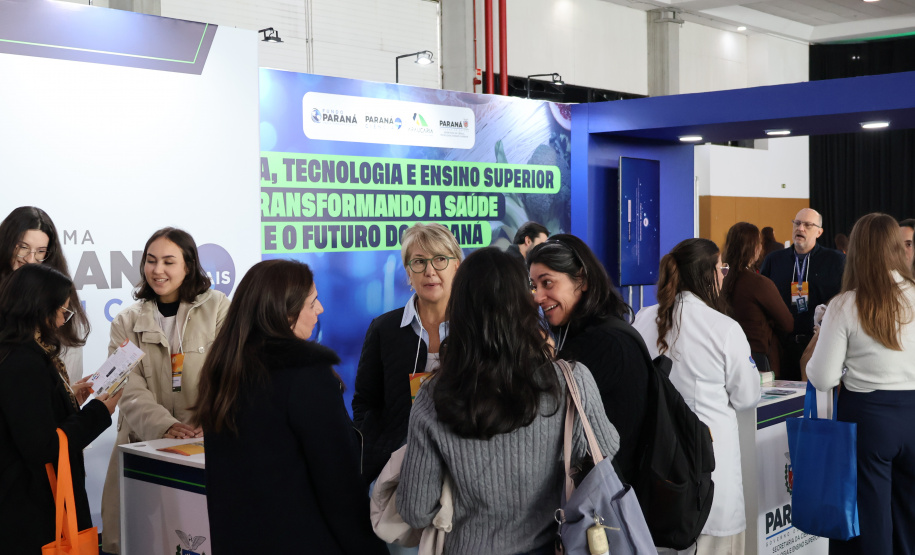 Paraná marca presença e apresenta exemplos em congresso nacional de nutrição