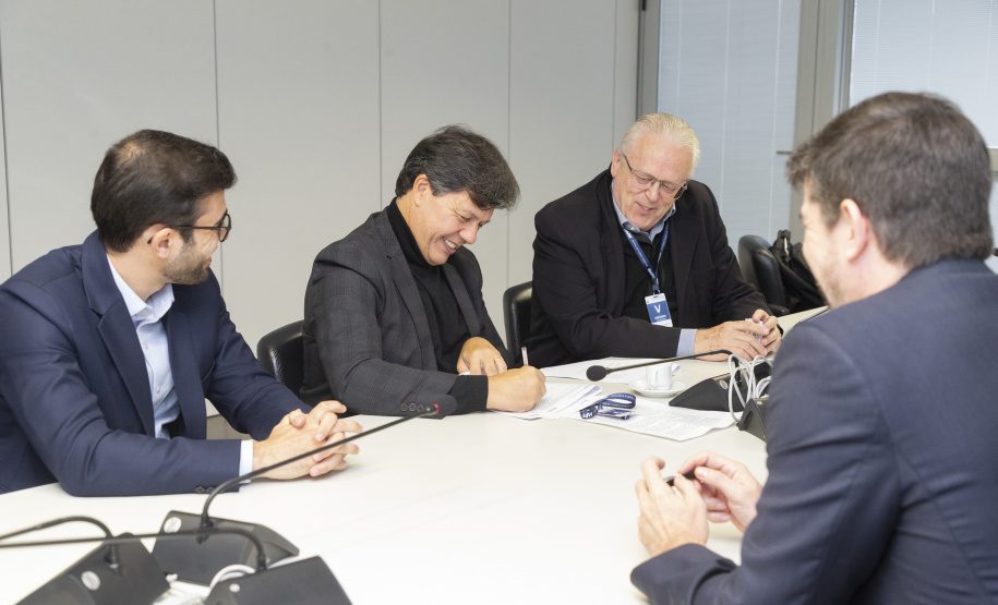 Tecpar e Adapar vão qualificar produção hidropônica com recurso de TAC assinado com MPPR