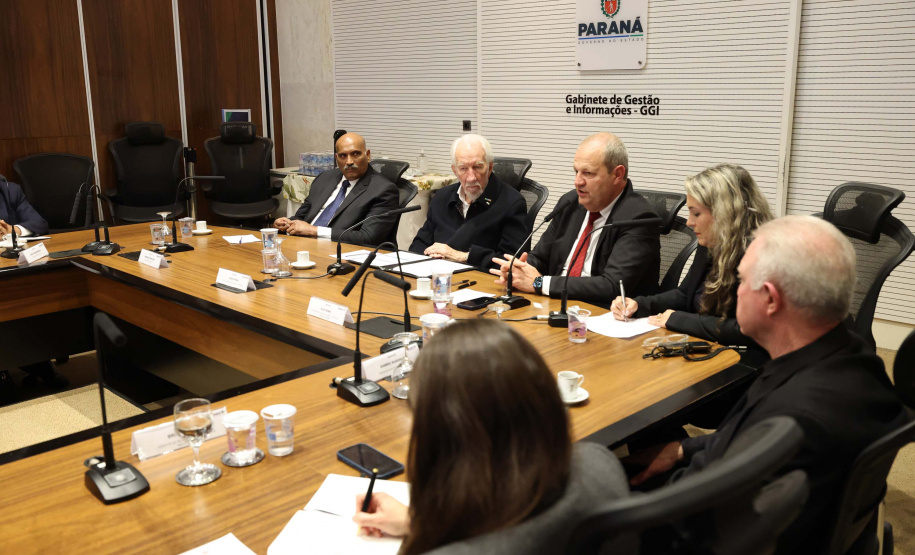 Vice-governador recebe comitiva da Índia para debater instalação de supercomputadores no Paraná