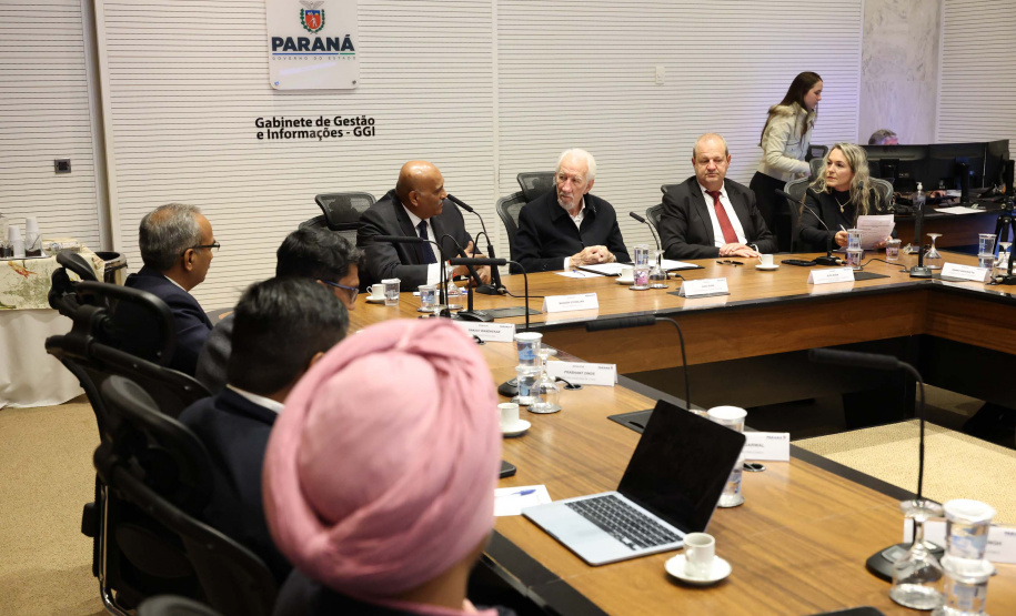 Vice-governador recebe comitiva da Índia para debater instalação de supercomputadores no Paraná