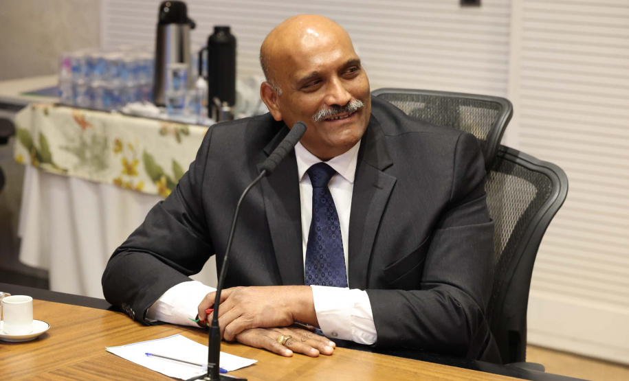 Vice-governador recebe comitiva da Índia para debater instalação de supercomputadores no Paraná