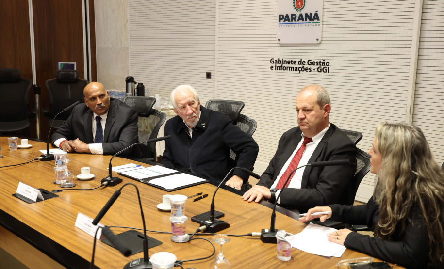 Vice-governador recebe comitiva da Índia para debater instalação de supercomputadores no Paraná
