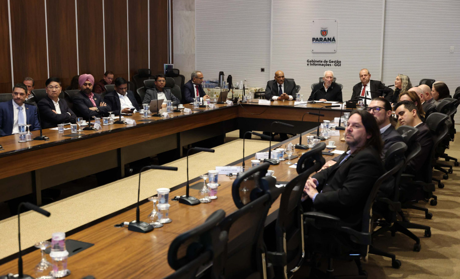Vice-governador recebe comitiva da Índia para debater instalação de supercomputadores no Paraná