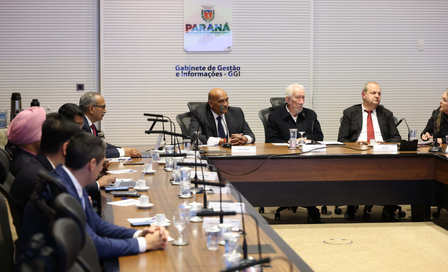 Vice-governador recebe comitiva da Índia para debater instalação de supercomputadores no Paraná