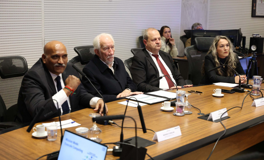 Vice-governador recebe comitiva da Índia para debater instalação de supercomputadores no Paraná