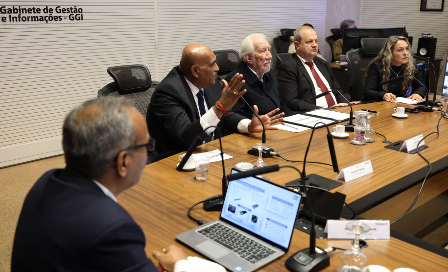 Vice-governador recebe comitiva da Índia para debater instalação de supercomputadores no Paraná