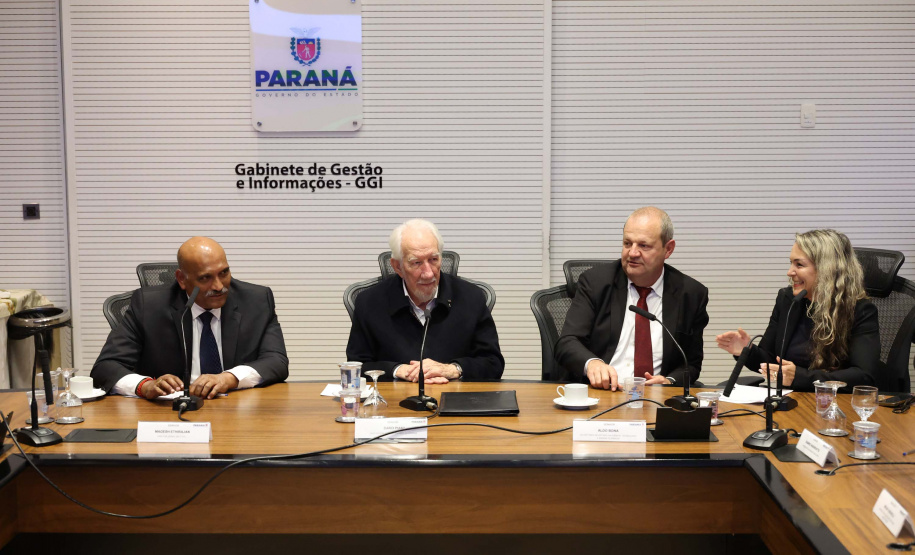 Vice-governador recebe comitiva da Índia para debater instalação de supercomputadores no Paraná