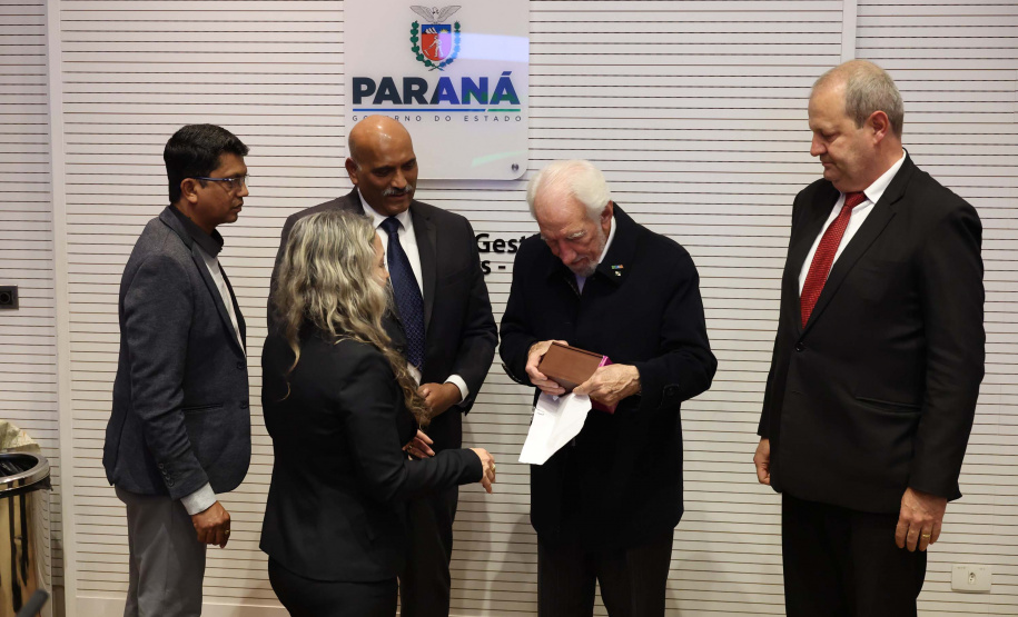 Vice-governador recebe comitiva da Índia para debater instalação de supercomputadores no Paraná