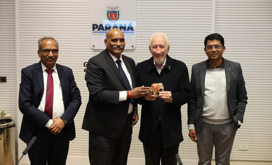Vice-governador recebe comitiva da Índia para debater instalação de supercomputadores no Paraná