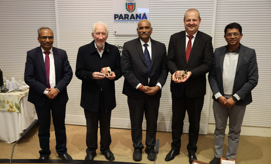Vice-governador recebe comitiva da Índia para debater instalação de supercomputadores no Paraná