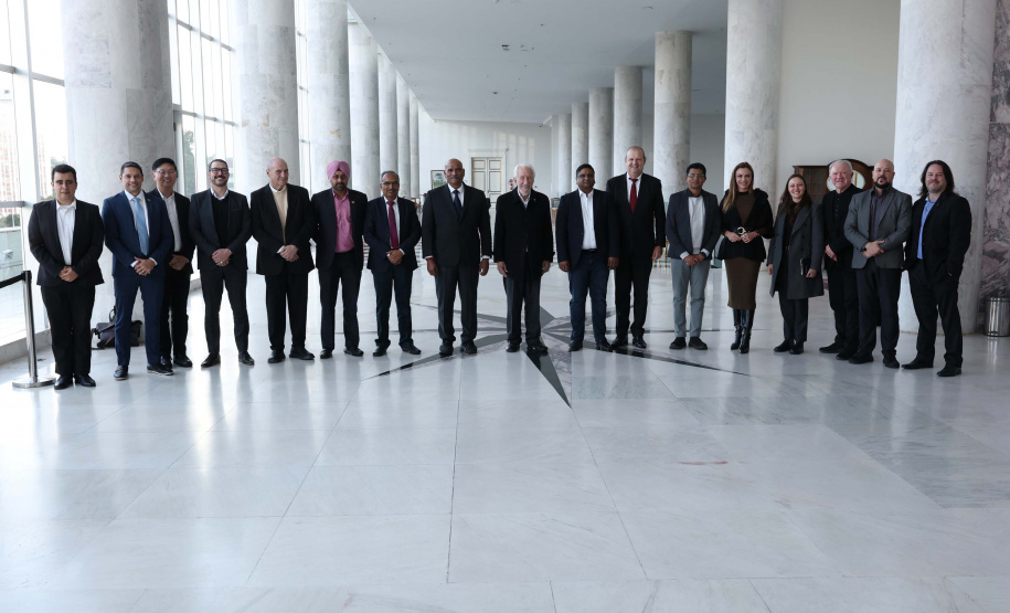 Vice-governador recebe comitiva da Índia para debater instalação de supercomputadores no Paraná