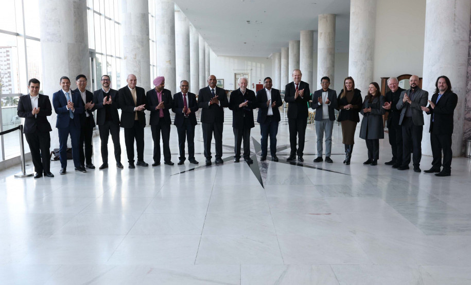 Vice-governador recebe comitiva da Índia para debater instalação de supercomputadores no Paraná