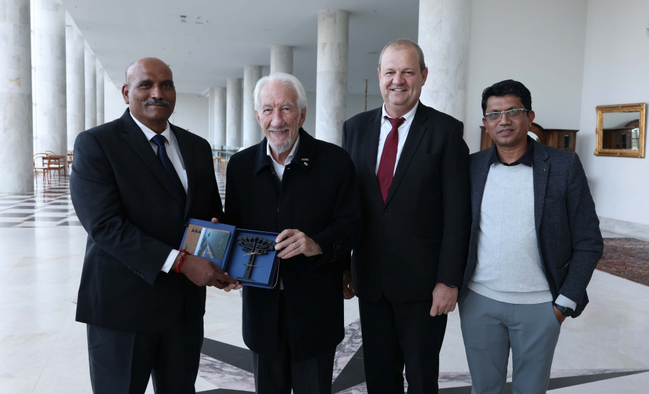 Vice-governador recebe comitiva da Índia para debater instalação de supercomputadores no Paraná