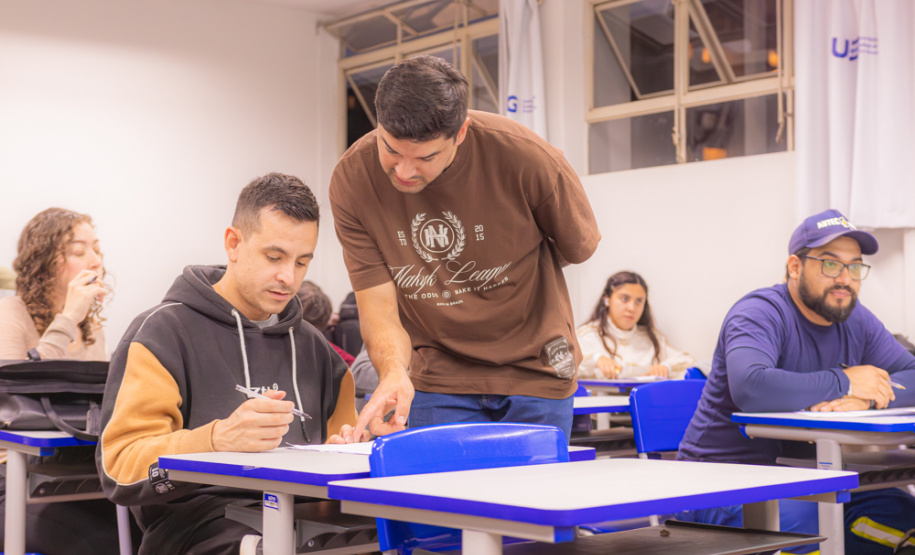 Migrantes de 14 nacionalidades aprendem português em projeto de extensão da UEPG