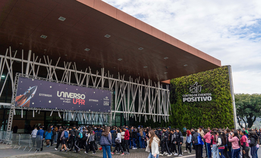 Estado participa da Universo UFPR, maior feira de educação superior do Paraná