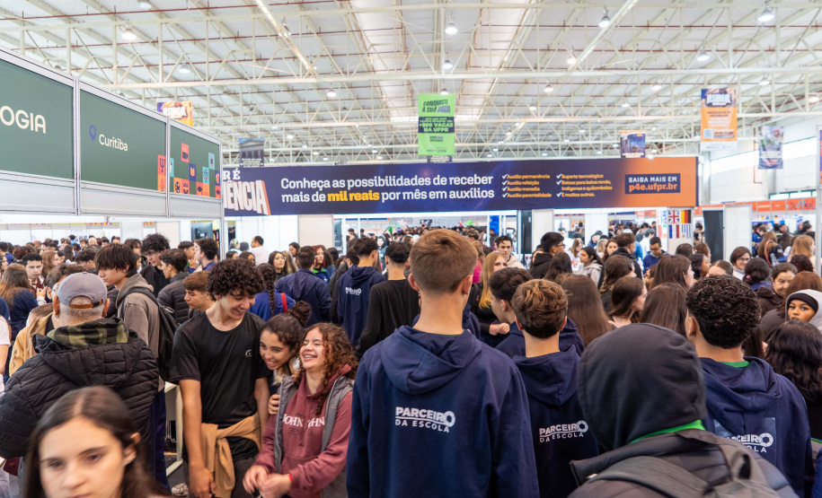 Estado participa da Universo UFPR, maior feira de educação superior do Paraná