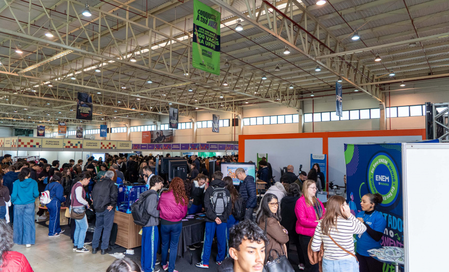 Estado participa da Universo UFPR, maior feira de educação superior do Paraná