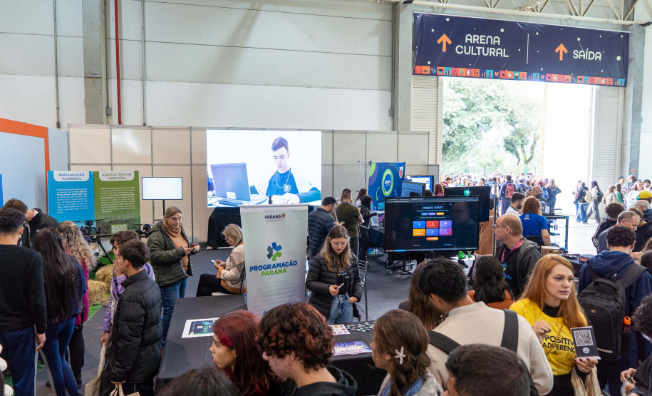 Estado participa da Universo UFPR, maior feira de educação superior do Paraná