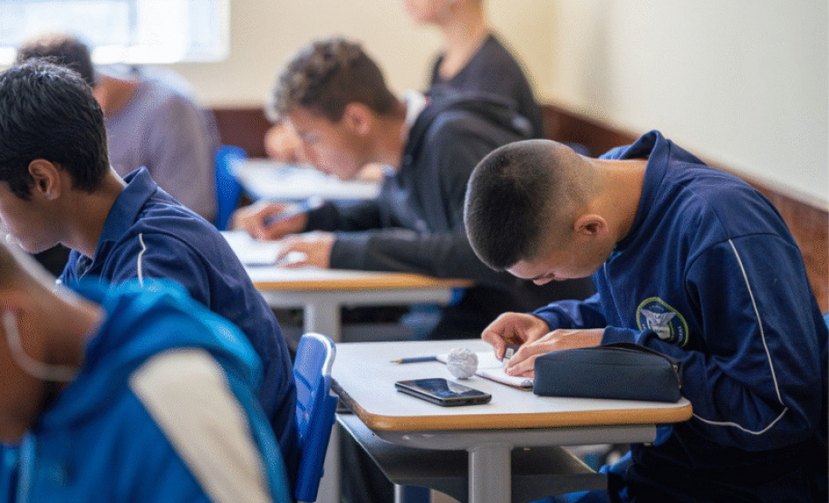 Prova Paraná Mais: 100 mil alunos da rede estadual de preparam para disputar vagas na UFPR