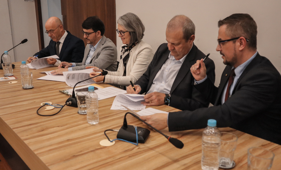 Paraná e instituto português assinam acordo para doutorado em tecnologia agroalimentar