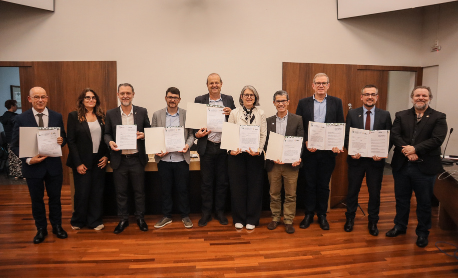Paraná e instituto português assinam acordo para doutorado em tecnologia agroalimentar