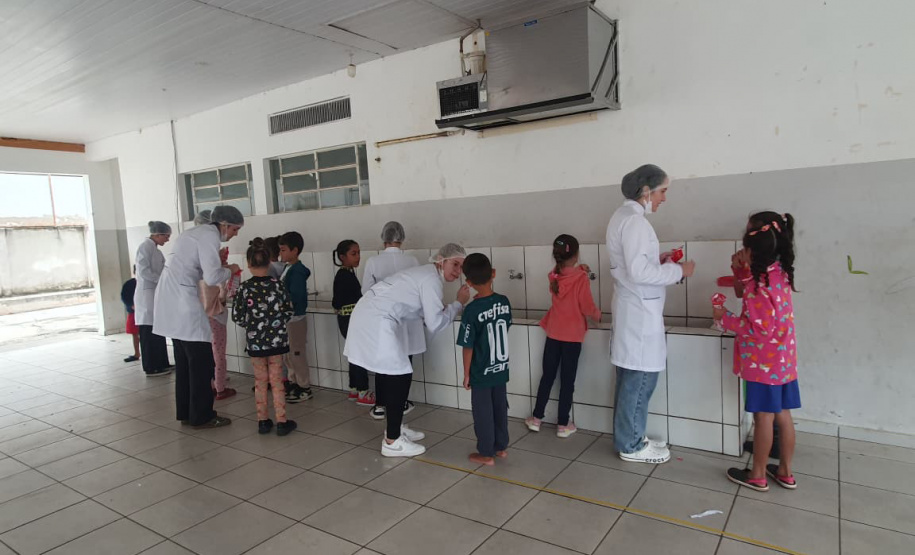 Universidades estaduais ofertam atendimento odontológico gratuito para crianças e bebês