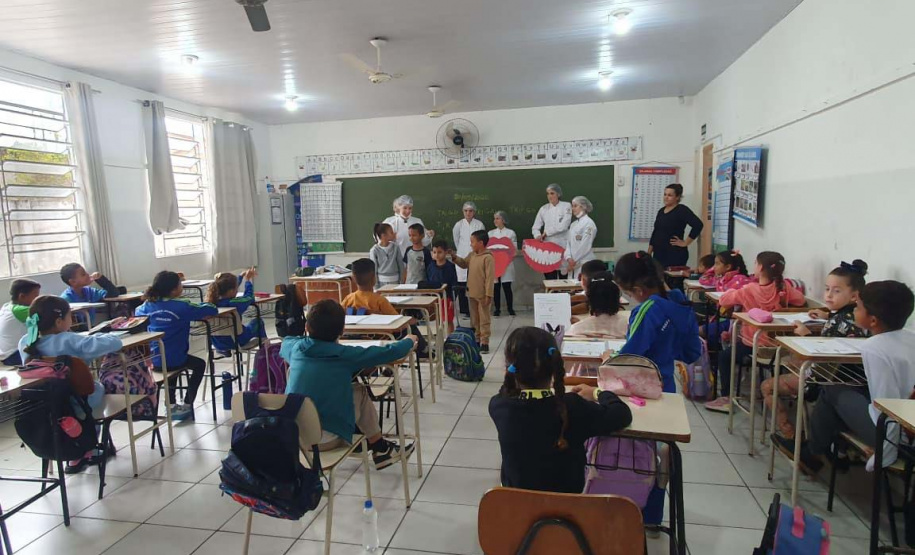 Universidades estaduais ofertam atendimento odontológico gratuito para crianças e bebês