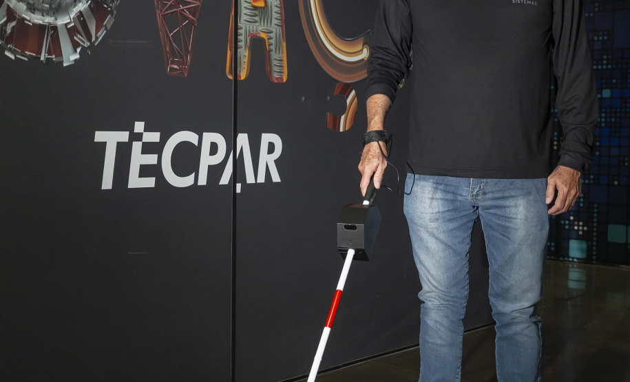 Startup incubada pelo Tecpar vai doar 100 bengalas inteligentes para deficientes visuais