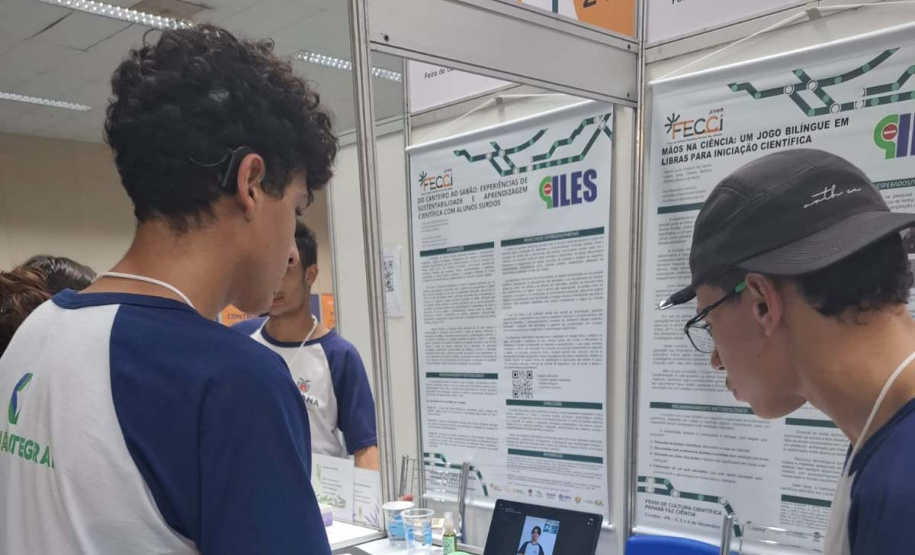 Protagonismo: alunos surdos de Londrina transformam óleo usado em pesquisa científica