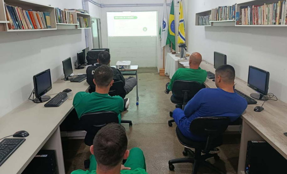 Aula magna abre atividades de ensino superior a mais de 400 apenados no Paraná