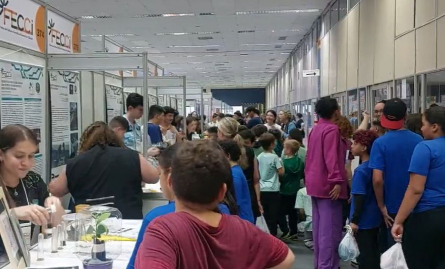 Feira reunirá milhares de estudantes em um grande encontro de ciência em Curitiba