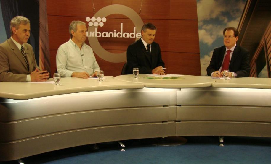 Presidente da Fundacao Araucaria participa de debate sobre universidades na TV Sinal