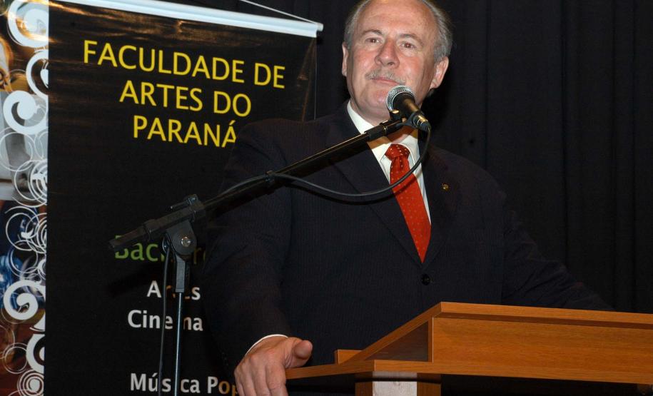 Governador Orlando Pessuti